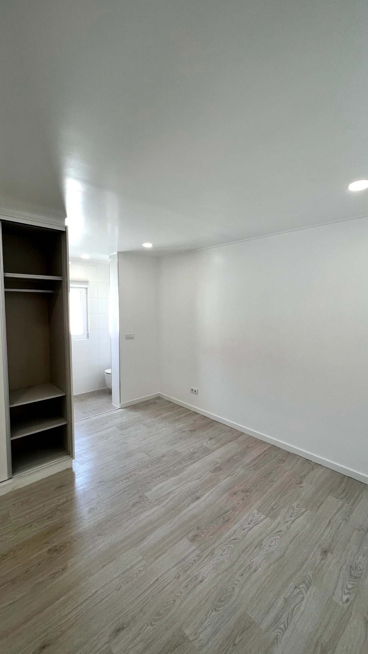 Remodelação armário, pintura, instalação piso - Leiria — 5